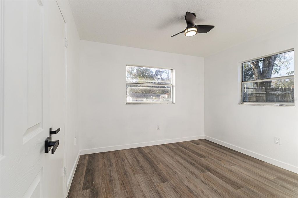 Image 19 of property listing at 661 DUNCAN CIRCLE E, Auburndale, FL 33823