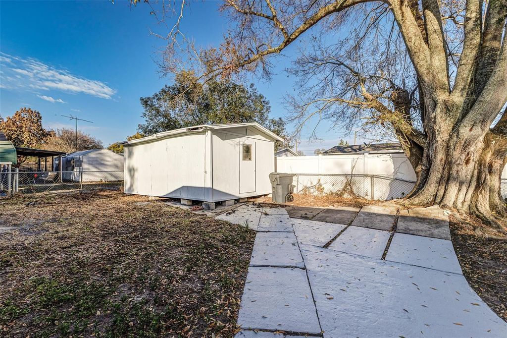 Image 23 of property listing at 661 DUNCAN CIRCLE E, Auburndale, FL 33823