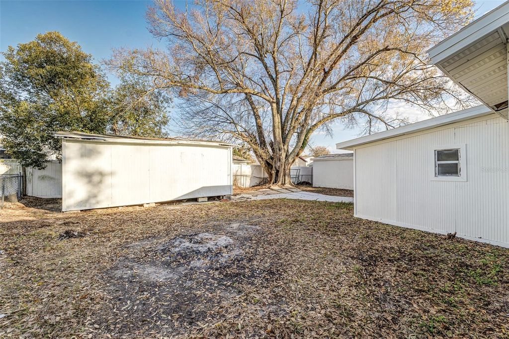 Image 24 of property listing at 661 DUNCAN CIRCLE E, Auburndale, FL 33823