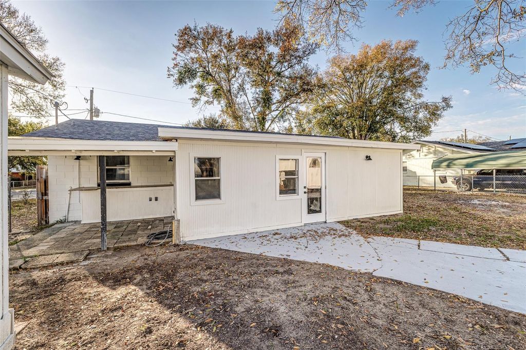 Image 25 of property listing at 661 DUNCAN CIRCLE E, Auburndale, FL 33823