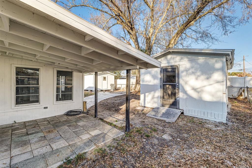 Image 27 of property listing at 661 DUNCAN CIRCLE E, Auburndale, FL 33823