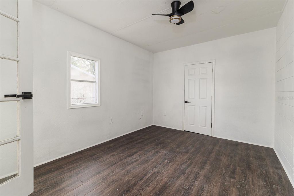 Image 10 of property listing at 661 DUNCAN CIRCLE E, Auburndale, FL 33823