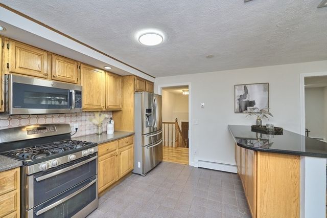 29 S Bedford St, Burlington, MA 01803