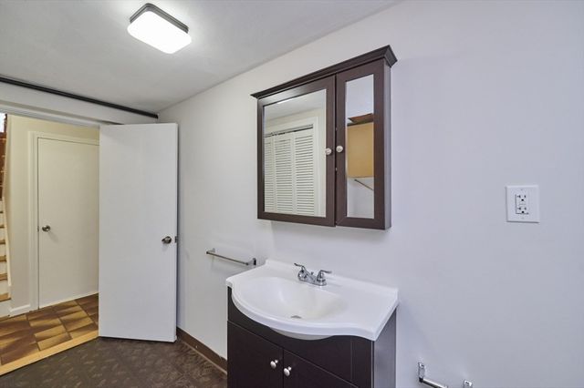 29 S Bedford St, Burlington, MA 01803