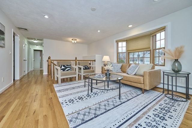 29 S Bedford St, Burlington, MA 01803