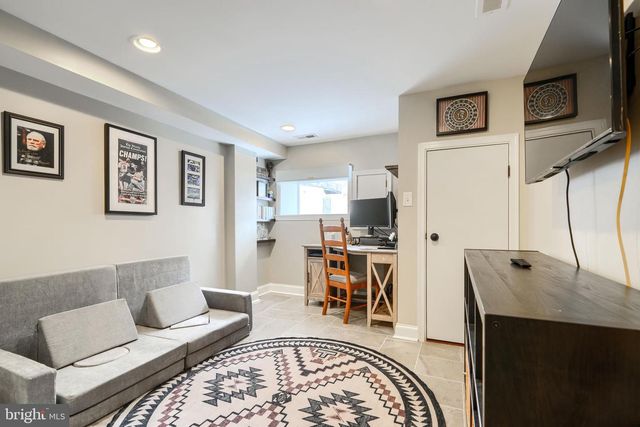 802 S POTOMAC ST, Baltimore, MD 21224