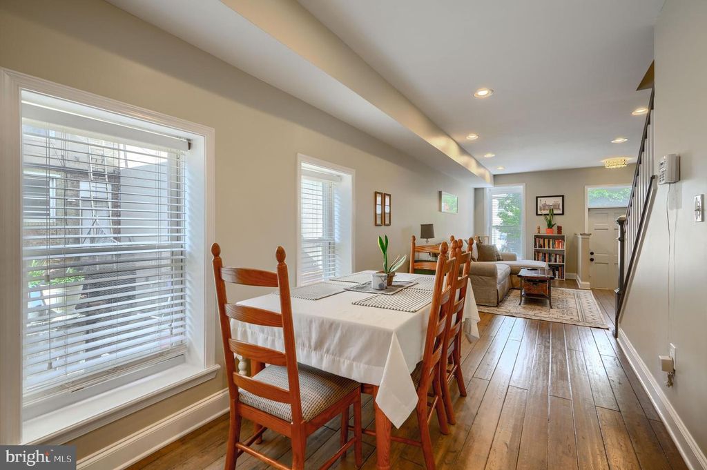Image 14 of property listing at 802 S POTOMAC ST, Baltimore, MD 21224