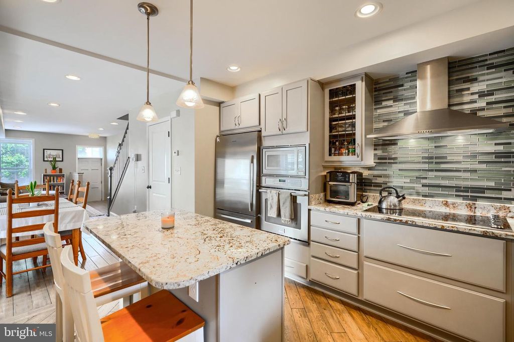 Image 17 of property listing at 802 S POTOMAC ST, Baltimore, MD 21224