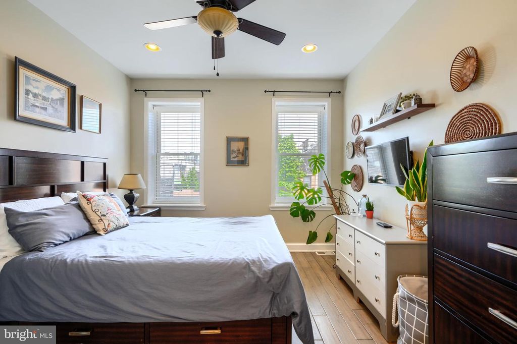 Image 19 of property listing at 802 S POTOMAC ST, Baltimore, MD 21224