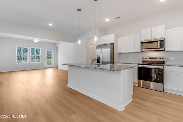 101 W Farley 83, Hampstead, NC 28443