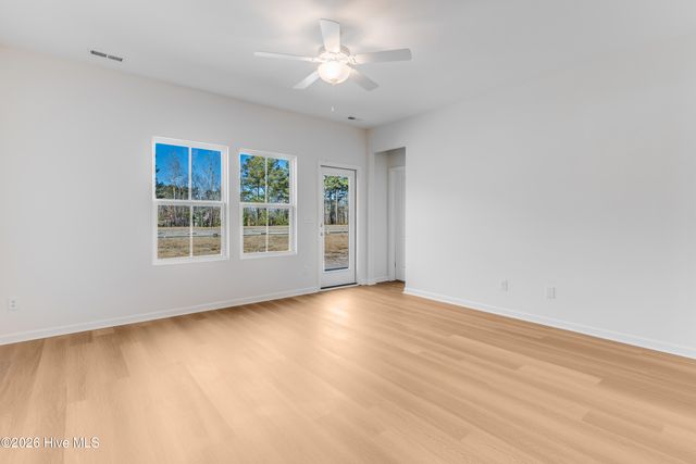 101 W Farley 83, Hampstead, NC 28443