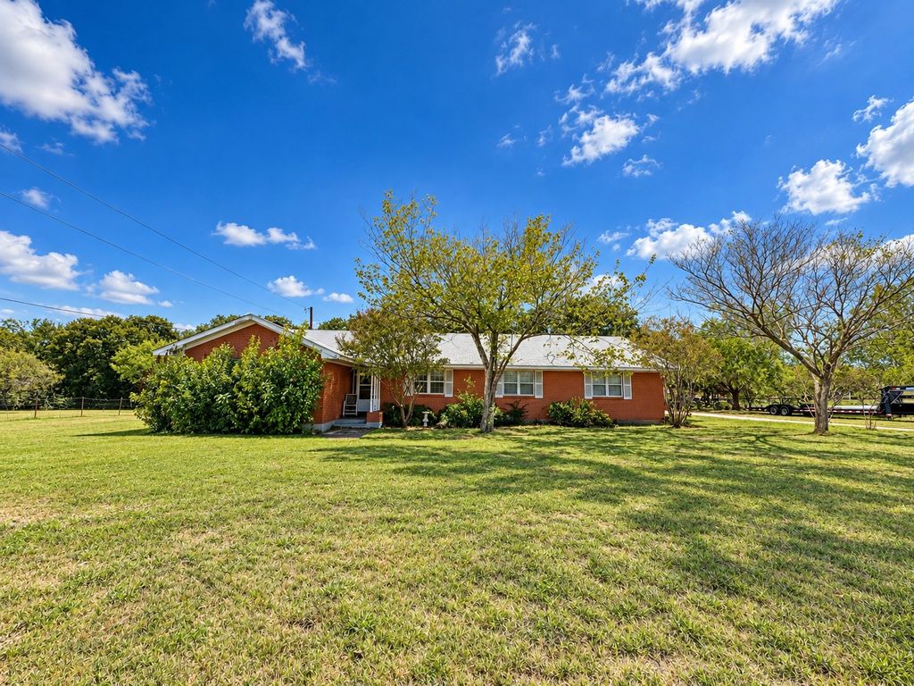 1105 Oak Drive, Flower Mound, TX 75028 — exterior