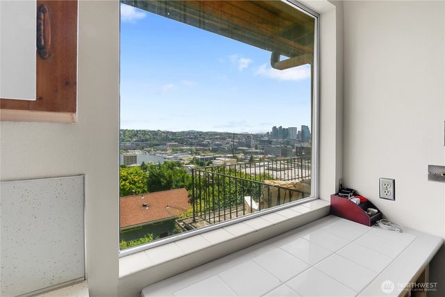 438 Comstock Place, Seattle, WA 98109