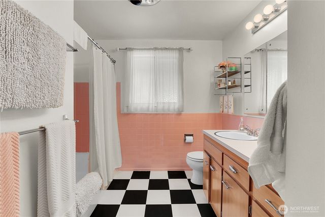 438 Comstock Place, Seattle, WA 98109