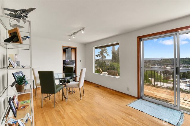 438 Comstock Place, Seattle, WA 98109