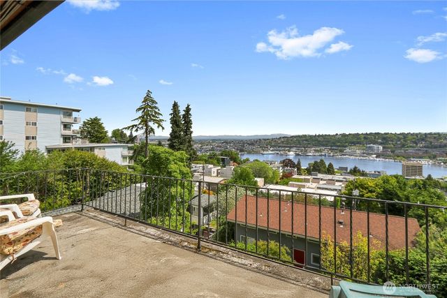 438 Comstock Place, Seattle, WA 98109