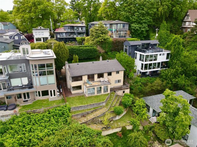 438 Comstock Place, Seattle, WA 98109