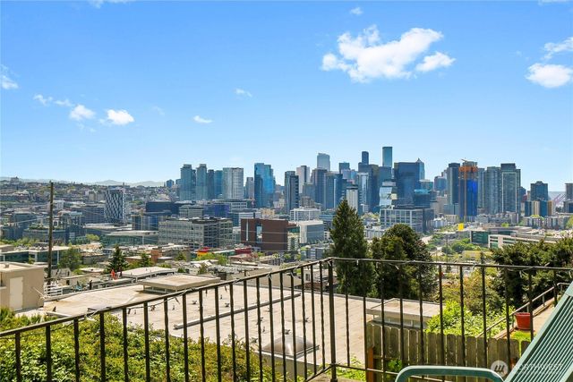 438 Comstock Place, Seattle, WA 98109