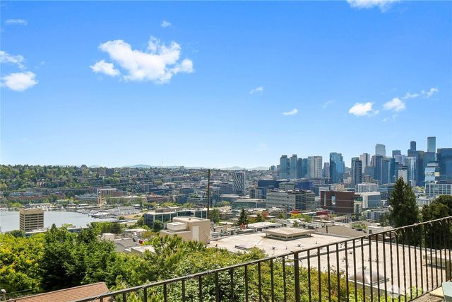 438 Comstock Place, Seattle, WA 98109