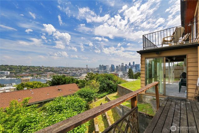438 Comstock Place, Seattle, WA 98109