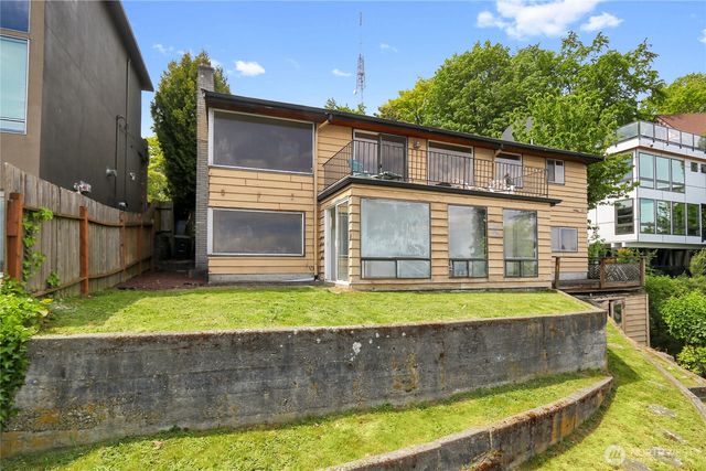 438 Comstock Place, Seattle, WA 98109