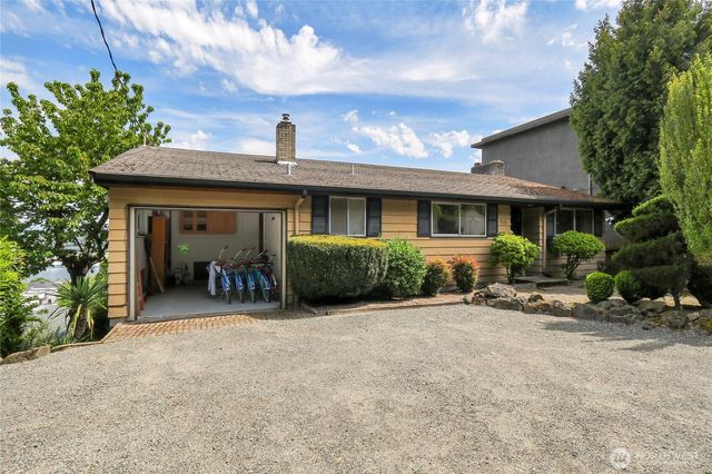 438 Comstock Place, Seattle, WA 98109