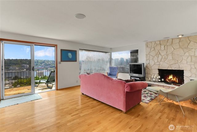 438 Comstock Place, Seattle, WA 98109