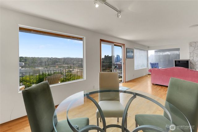 438 Comstock Place, Seattle, WA 98109