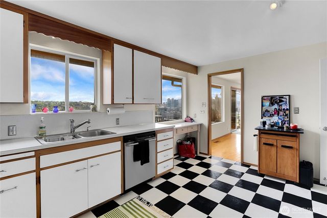 438 Comstock Place, Seattle, WA 98109