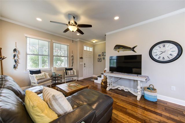 4509 N Live Oak Circle, Galveston, TX 77550