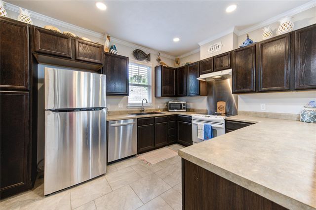 4509 N Live Oak Circle, Galveston, TX 77550