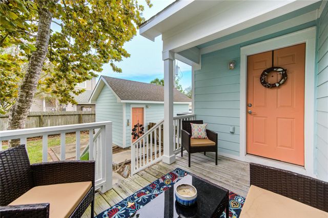 4509 N Live Oak Circle, Galveston, TX 77550