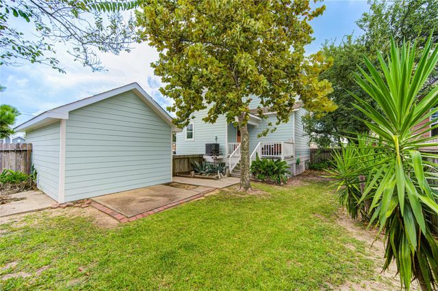 4509 N Live Oak Circle, Galveston, TX 77550