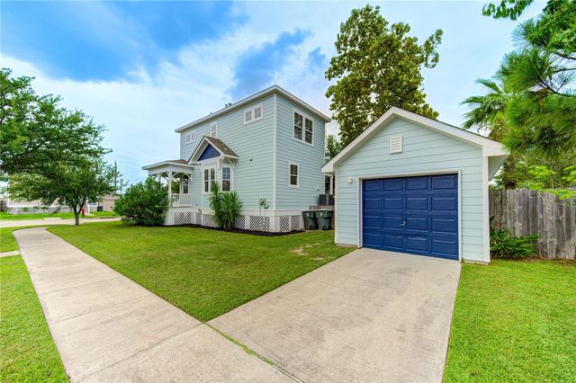 4509 N Live Oak Circle, Galveston, TX 77550