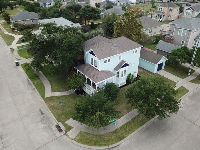 4509 N Live Oak Circle, Galveston, TX 77550