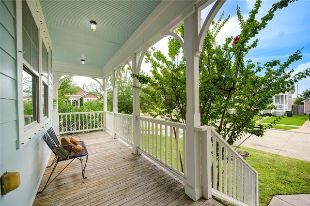 4509 N Live Oak Circle, Galveston, TX 77550