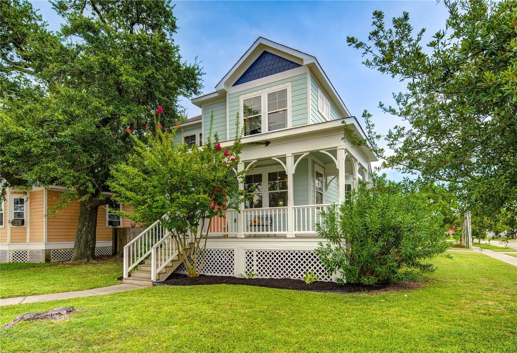 4509 N Live Oak Circle, Galveston, TX 77550