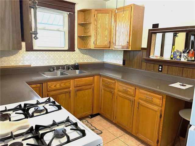 3525 Flora Avenue, Kansas City, MO 64109