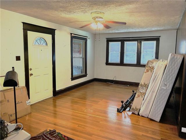 3525 Flora Avenue, Kansas City, MO 64109