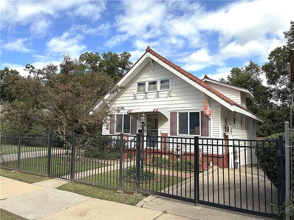 3525 Flora Avenue, Kansas City, MO 64109
