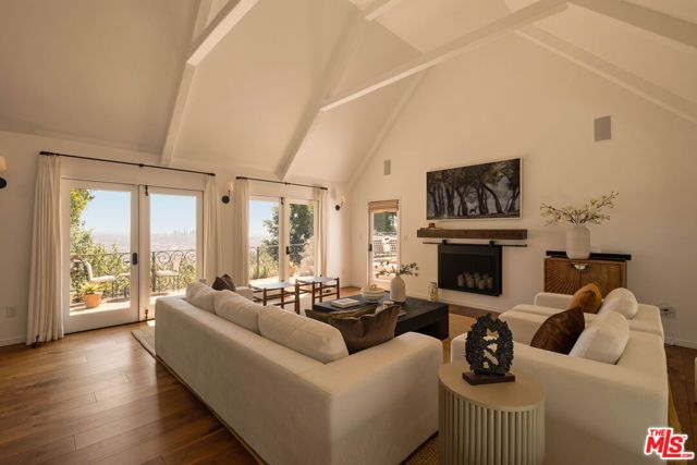 8148 Mannix Drive, Los Angeles, CA 90046