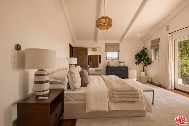 8148 Mannix Drive, Los Angeles, CA 90046