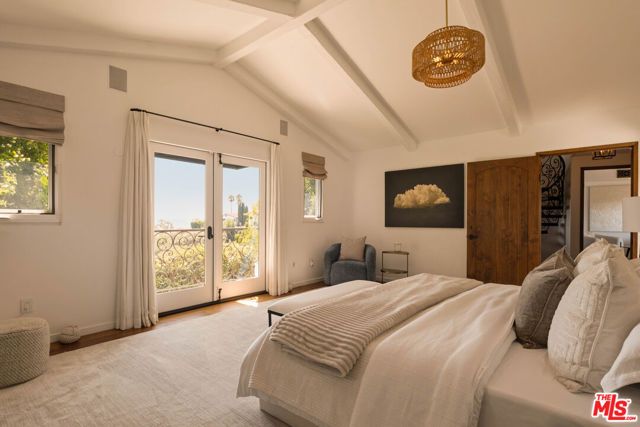8148 Mannix Drive, Los Angeles, CA 90046
