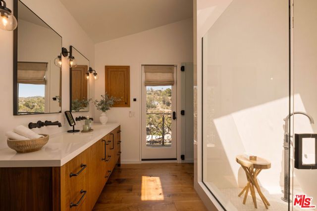 8148 Mannix Drive, Los Angeles, CA 90046