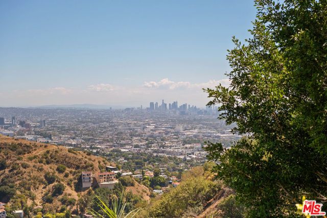 8148 Mannix Drive, Los Angeles, CA 90046