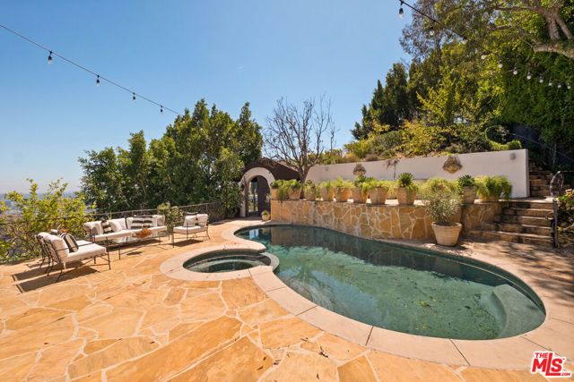 8148 Mannix Drive, Los Angeles, CA 90046