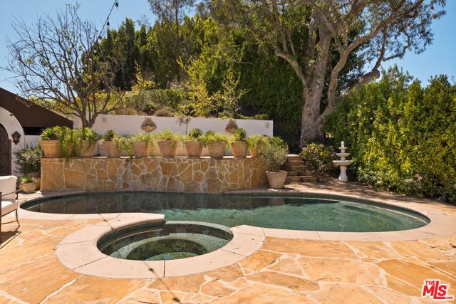 8148 Mannix Drive, Los Angeles, CA 90046