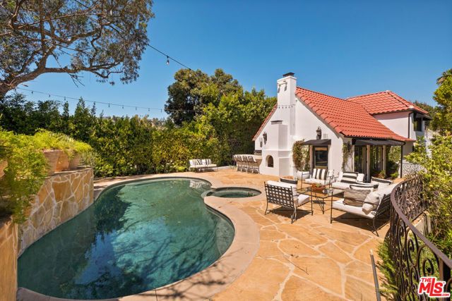 8148 Mannix Drive, Los Angeles, CA 90046