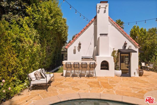 8148 Mannix Drive, Los Angeles, CA 90046