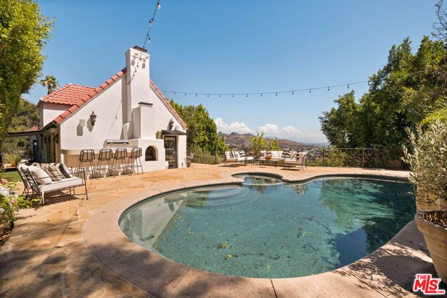 8148 Mannix Drive, Los Angeles, CA 90046